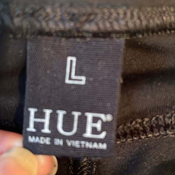 HUE Classic Black Leggings Two Back Pockets NWOT Soft Comfortable Stretch Large - Picture 4 of 6